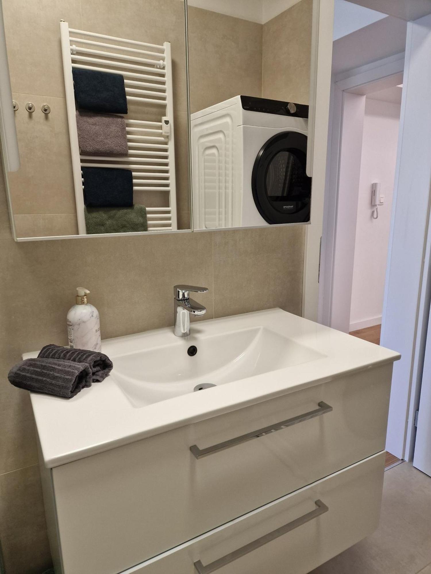 Old Town - 2 Bedrooms, Self Check-in Apartment *
